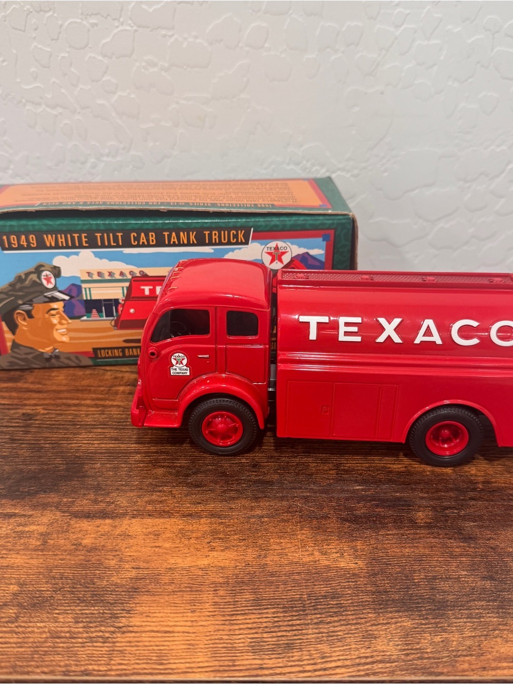 ERTL F950 Collectibles Texaco 1949 White Tilt Cab Tank Truck Collectors Series